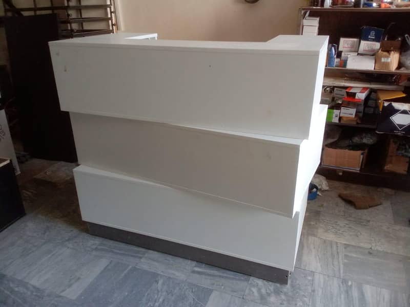 Reception Table/Counter 13