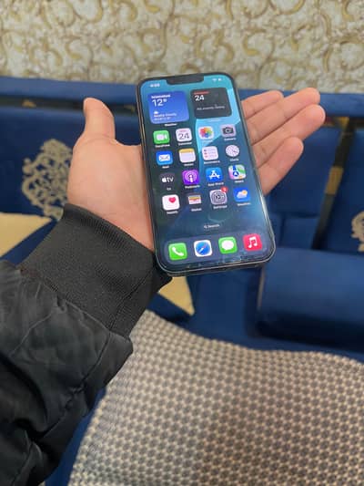 iphone 13 in 10\10 condition