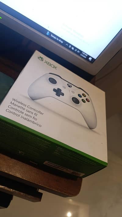 Xbox Controller like new with box
