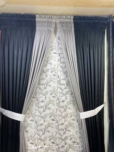 Arganza blind with velvet curtains
