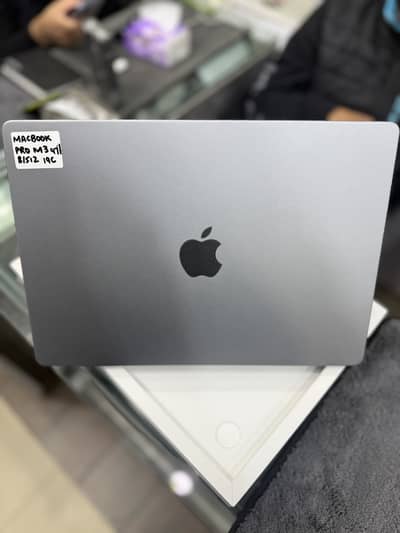 APPLE MACBOOK PRO M3 8-512 GB 14 INCH 19 CYCLES 97 % BATTERY FULL BOX