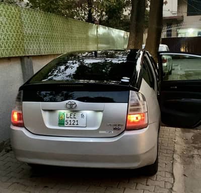 Toyota Prius Hybrid G Package Full Option