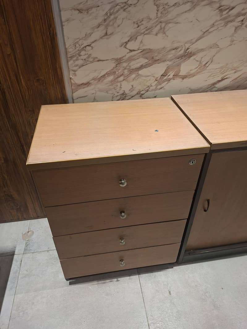 Good condition L shape table 1