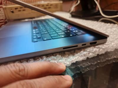 macbook pro m1 max 32/512