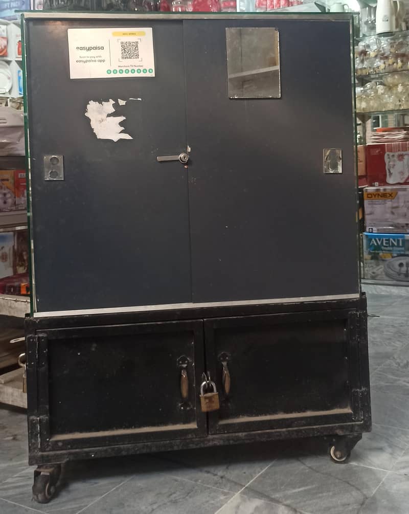 شوکیس برائے فروخت 1