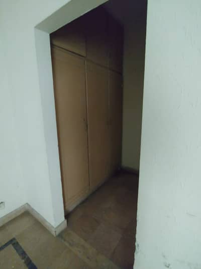 Allama Iqbal Town 10 Marla Upper Portion For Rent