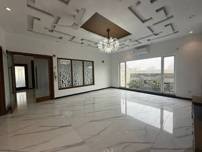 Prestigious 5 Bed 1 Kanal House for Rent in Prime Phase 7