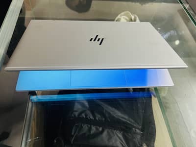 Hp 1040 g7  cor i(7 )10 gerenation 16 gb ram 512 storage