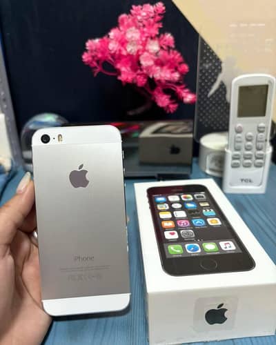 iPhone 5s 64GB for sale My Watsapp number 0323.88. 11.932