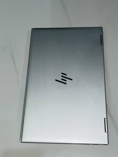 Hp 1040 g7  cor i(7 )10 gerenation 16 gb ram 512 storage