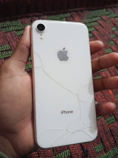 I phone x r condition 8.5/10 bettry health 75 non pta