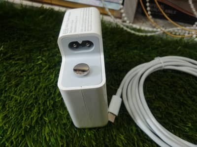 Apple laptops charging