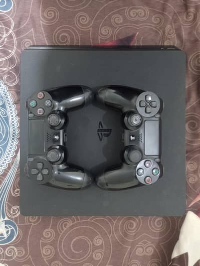 10/10 condition PS4 SLIM 512 WITH TWO ORIGINAL CONTROLLERS
