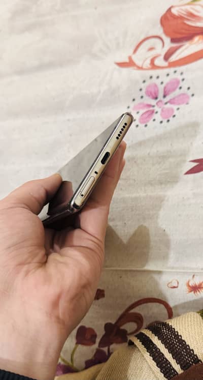 TECNO CAMON 40 PRO COMPLETE BOX