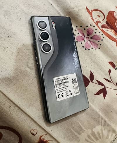 TECNO CAMON 40 PRO COMPLETE BOX