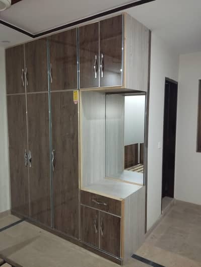 Room available in rent just femaleBhatta chowk Gulshan Ali colony.