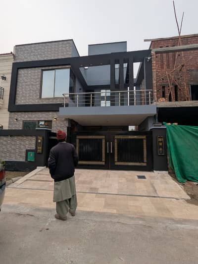 I SELL 8 MARLA HOUSE IN BAHRIA ORCHARD LAHORE