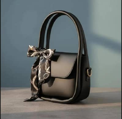 Elegant Black Ladies Handbag | Stylish & Trendy