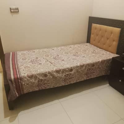 bedsingle with side table