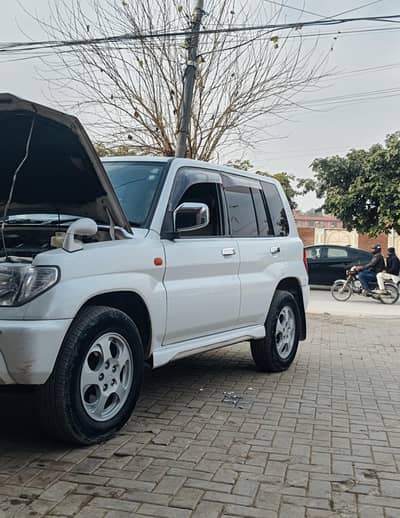 Mitsubishi Pajero io