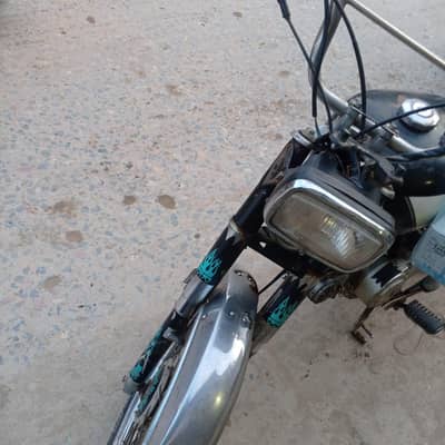 Ravi bike hai add acha sa parh lay Pura pahla phr rabta03705501234