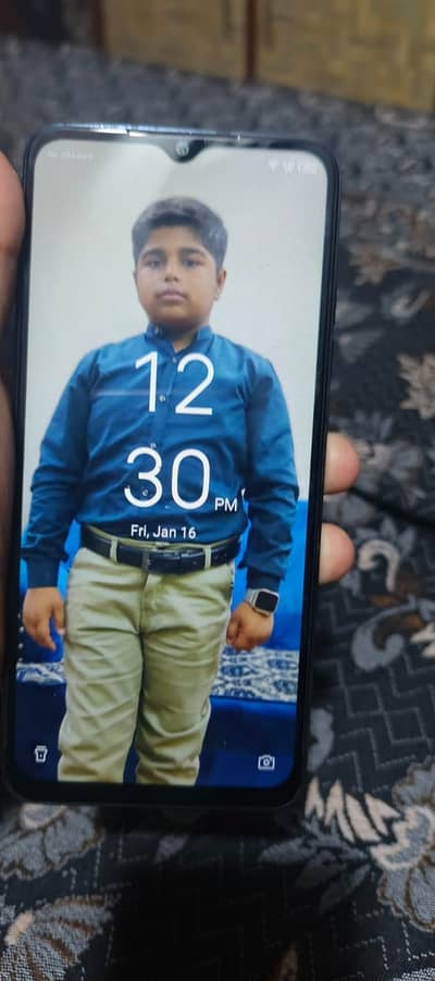 tecno spark10c new condition no scratch  4 Gb ram 128 ro.