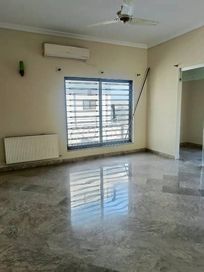 F-11 Beautiful Like Brand New Upper Portion For Rent