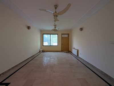 F-11/1 Beautiful House For Rent 2 Kitchen