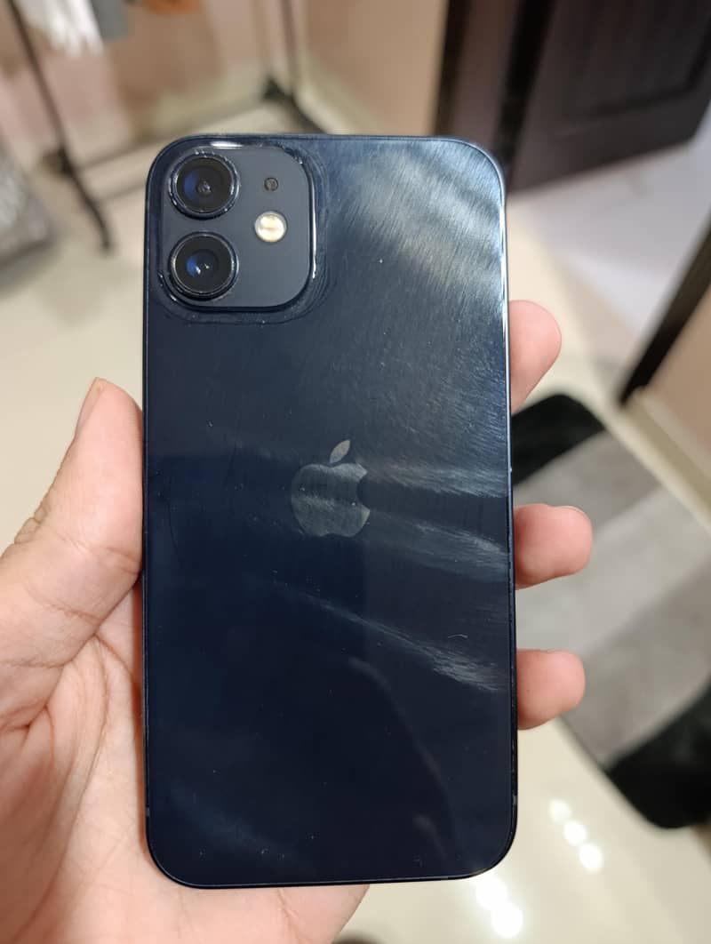 iPhone 12 mini. 4