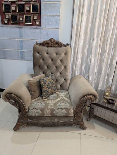 5 seater sofa set with big center table