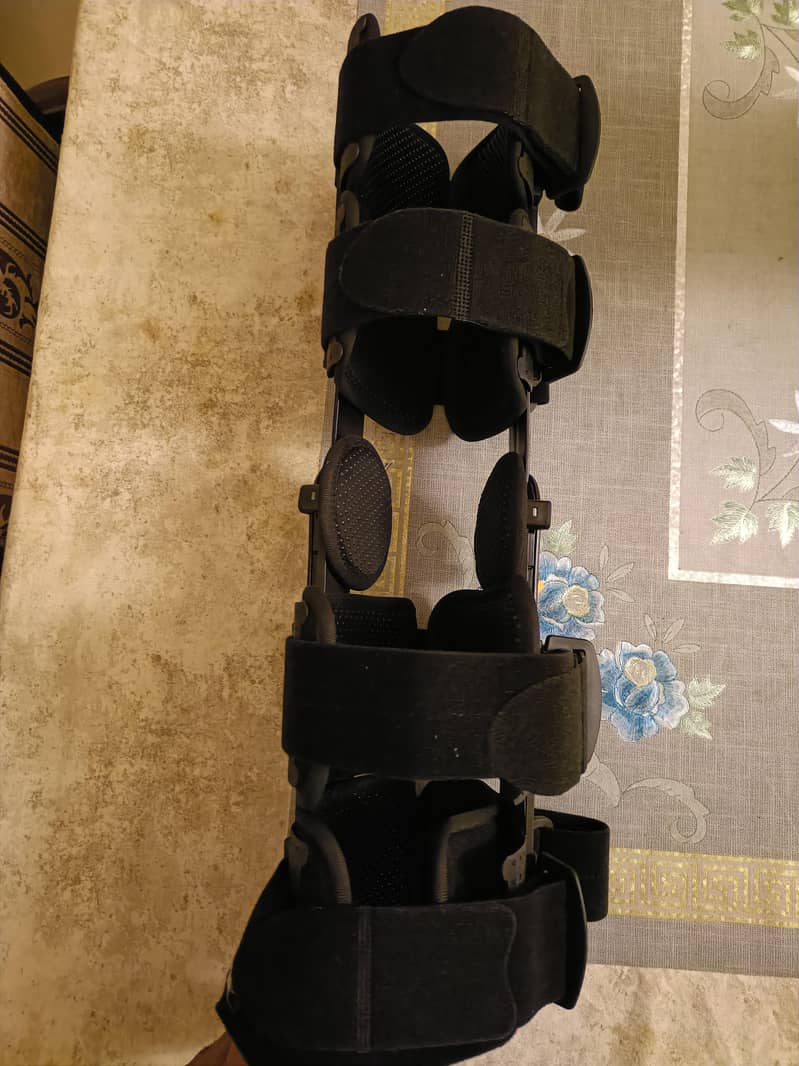 ACL brace with angular locks 3