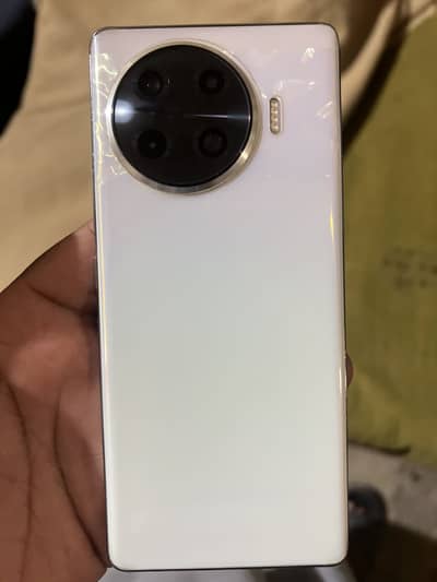 8/256 White colour 10/10