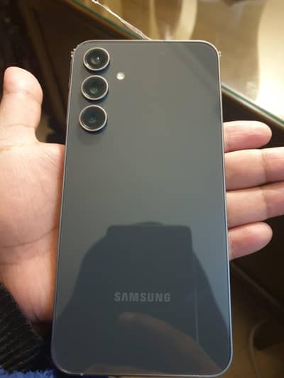 samsung galaxy s23 fe, neat and clean. with box.