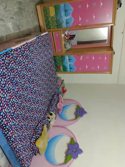 2 SINGLE BED, 1 SIDETABLE WITH 2 DOOR WARDROBE AND DRESSING