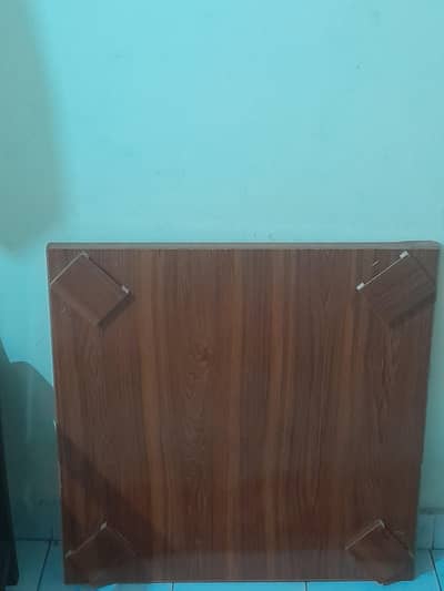 A 32by32 inches carrom board