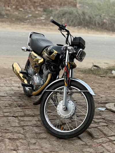 Honda 125s golden