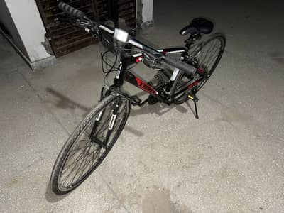 Trinx Free 1.0 Road bike - Red/Black colour - 10/10 Condition