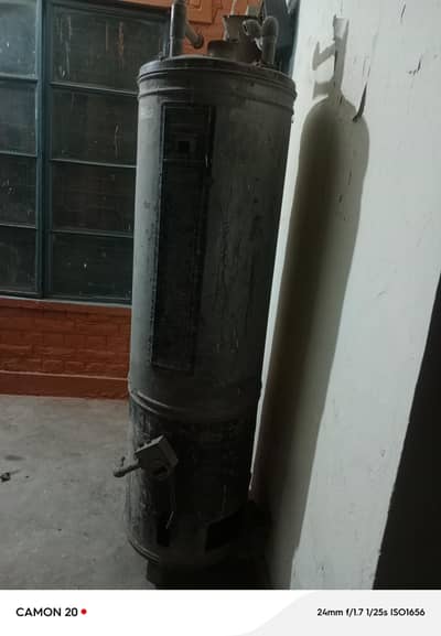 water Geyser 30 gallen good condition