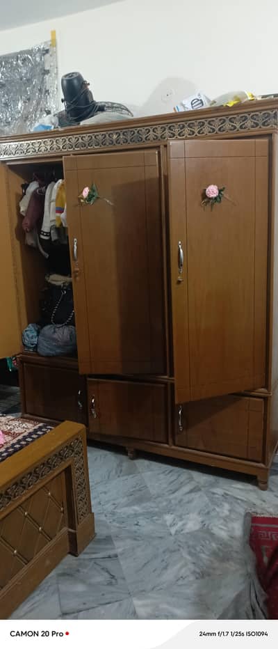 Almari 3 door good condition 8x8