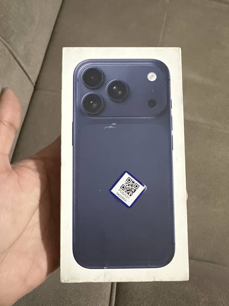 iPhone 17 pro 1 TB box pack 0