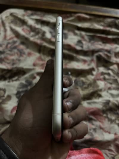iPhone 11 white addition