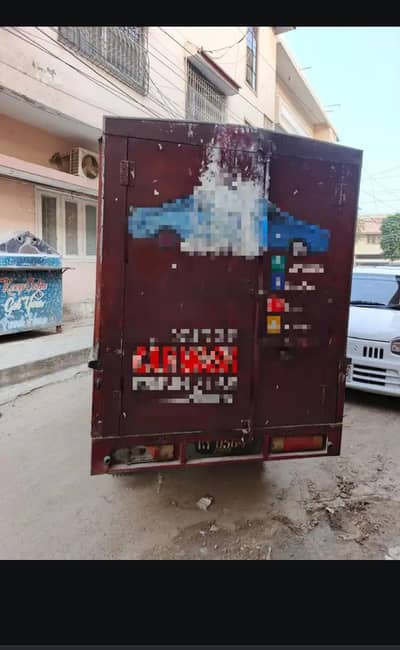 milk splai k liye larke chaye