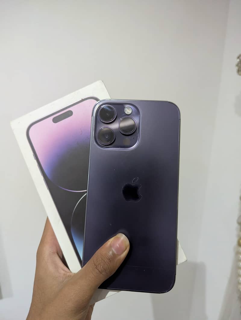 14 Pro Max 10/10 scratch less 0