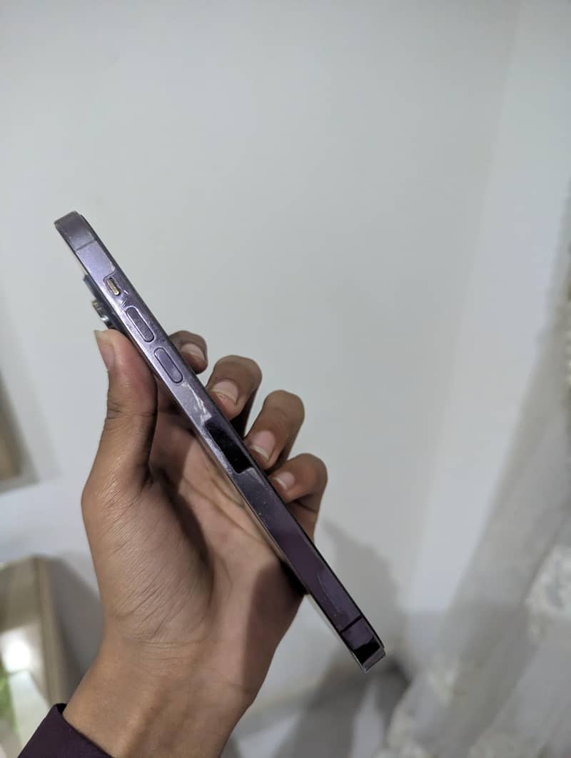 14 Pro Max 10/10 scratch less 7