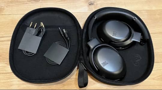 JBL Tour One M2 – Slightly Used Excellent Condition