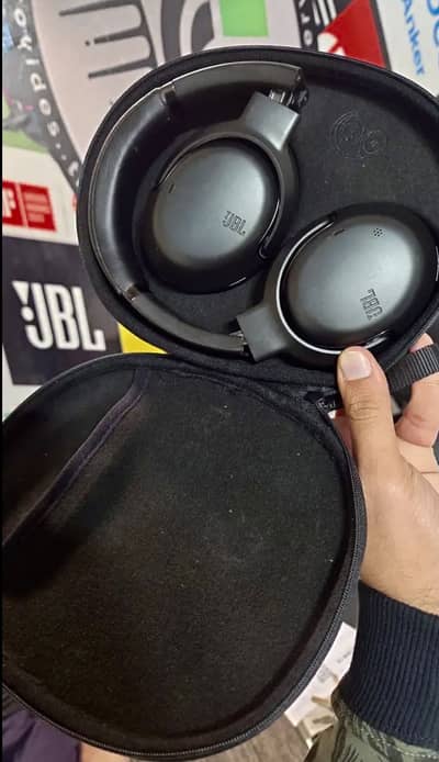 JBL Tour One M2 – Slightly Used Excellent Condition