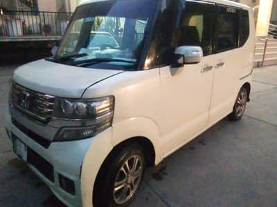 honda N box full opshan hai 2014. japan or yajhan ki 2018 hai