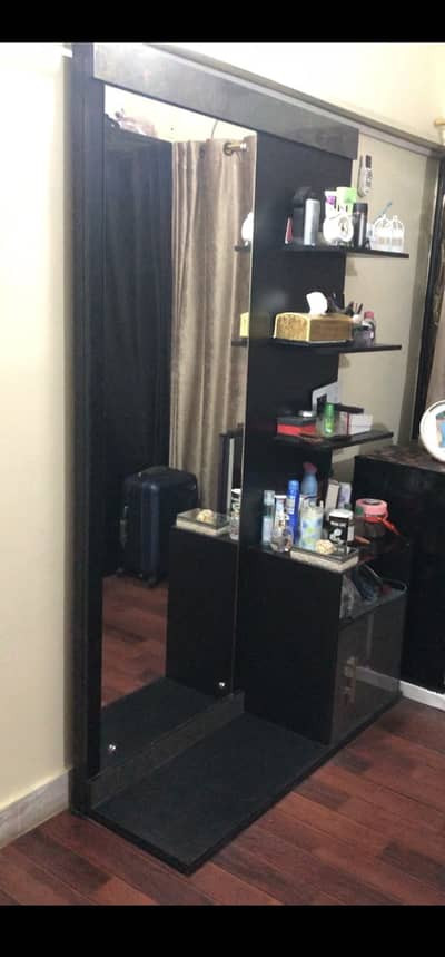 Habitt dressing table