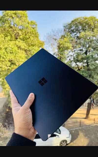 Microsoft surface laptop 3 core i5-10 generation 8 gb ram 256 gb SSD.