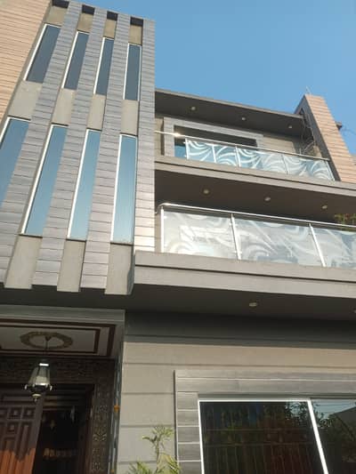 10 marla Commercial Building For Rent Basement+Ground+2 Floors At The Hot Location Of JOHAR Town